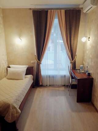 Отель Centralnyi hotel Полтава Одноместный номер с ванной комнатой-1