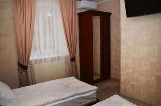 Отель Centralnyi hotel Полтава Двухместный номер с 2 отдельными кроватями и ванной комнатой-3