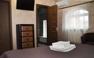 Отель Centralnyi hotel Полтава Двухместный номер с 1 кроватью и собственной ванной комнатой-3